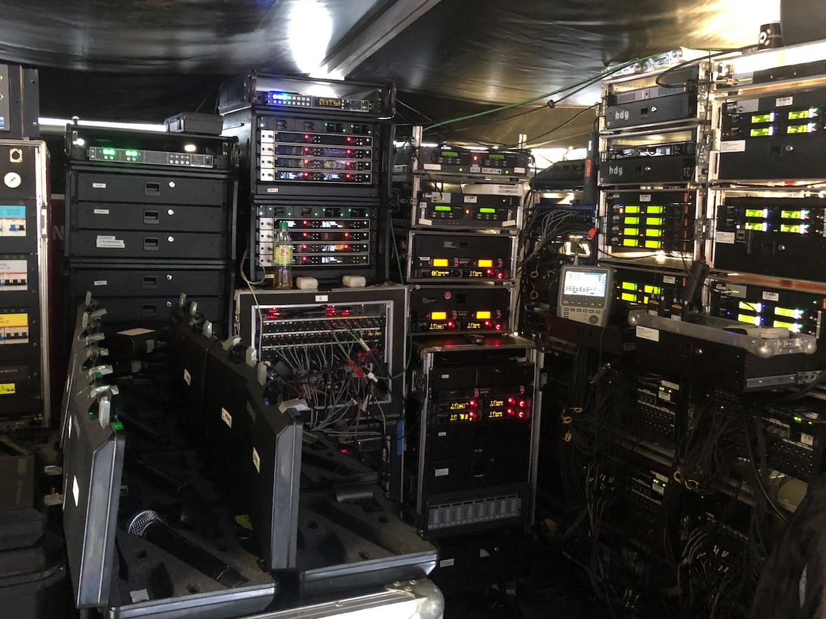 Frequenzmanagement & -monitoring, Rental HF-Technik | Sennheiser, Shure, Motorola, DPA, Neumann | Mikrofon & In-Ear-Monitoring | Konzert, Touring, TV-Broadcast, Film | hdg-wireless | professional wireless management & monitoring
 | Pic:30