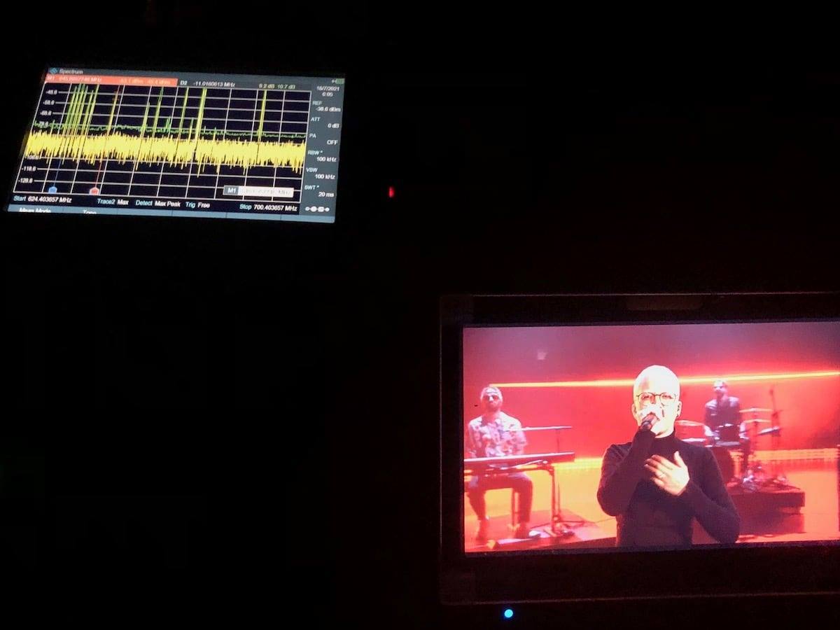Frequenzmanagement & -monitoring, Rental HF-Technik | Sennheiser, Shure, Motorola, DPA, Neumann | Mikrofon & In-Ear-Monitoring | Konzert, Touring, TV-Broadcast, Film | hdg-wireless | professional wireless management & monitoring
 | Pic:32