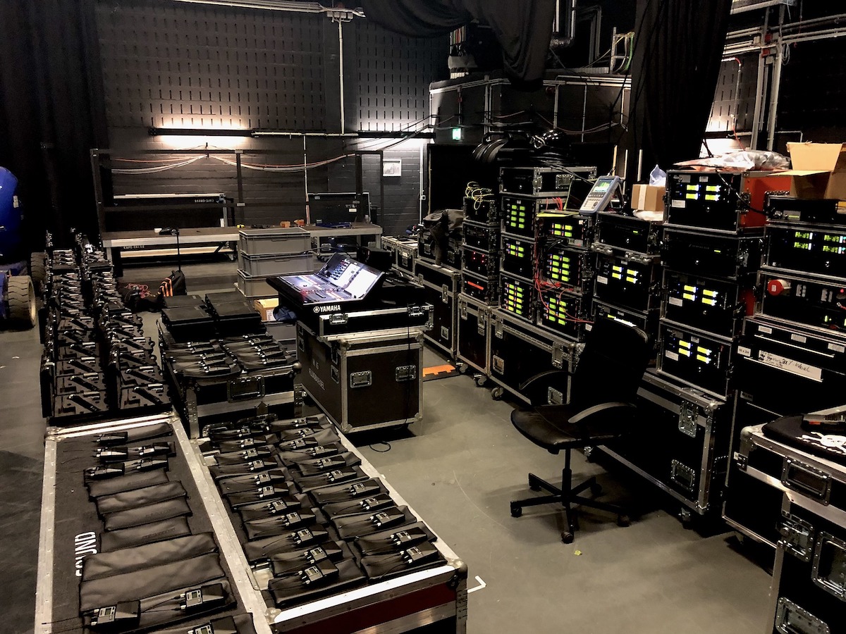 Frequenzmanagement & -monitoring, Rental HF-Technik | Sennheiser, Shure, Motorola, DPA, Neumann | Mikrofon & In-Ear-Monitoring | Konzert, Touring, TV-Broadcast, Film | hdg-wireless | professional wireless management & monitoring
 | Pic:35