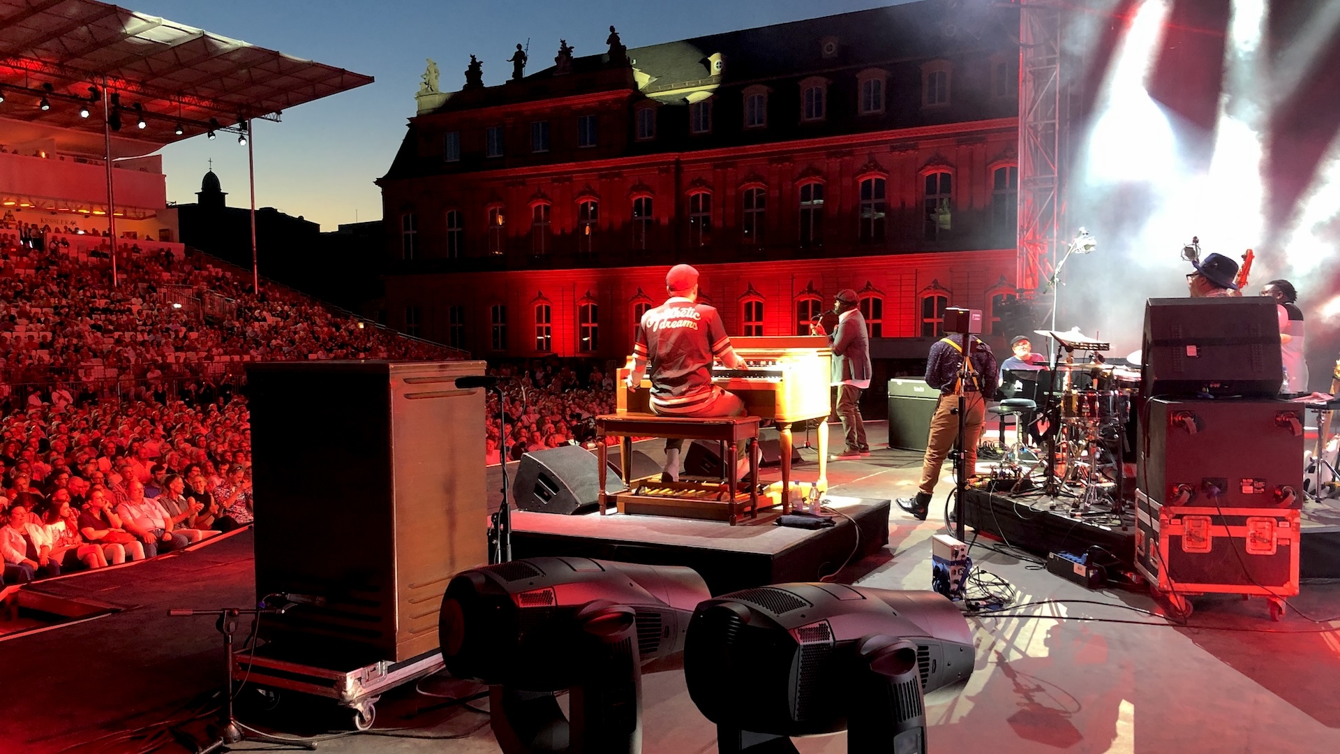 Frequenzmanagement & -monitoring, Rental HF-Technik | Sennheiser, Shure, Motorola, DPA, Neumann | Mikrofon & In-Ear-Monitoring | Konzert, Touring, TV-Broadcast, Film | hdg-wireless | professional wireless management & monitoring
 | Pic:1