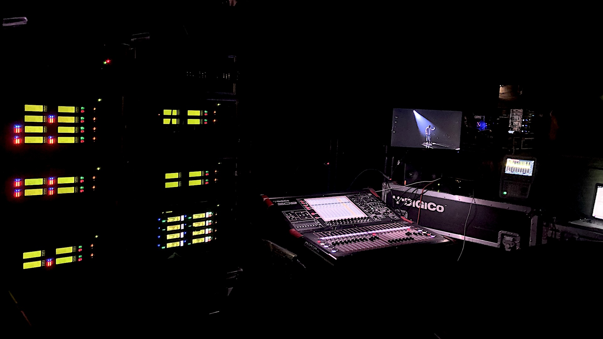 Frequenzmanagement & -monitoring, Rental HF-Technik | Sennheiser, Shure, Motorola, DPA, Neumann | Mikrofon & In-Ear-Monitoring | Konzert, Touring, TV-Broadcast, Film | hdg-wireless | professional wireless management & monitoring
 | Pic:5