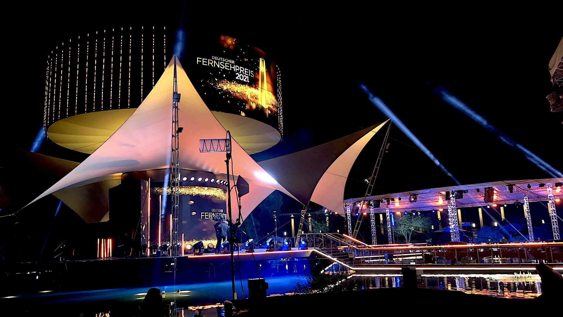 Frequenzmanagement & -monitoring, Rental HF-Technik | Sennheiser, Shure, Motorola, DPA, Neumann | Mikrofon & In-Ear-Monitoring | Konzert, Touring, TV-Broadcast, Film | hdg-wireless | professional wireless management & monitoring
 | Pic:6