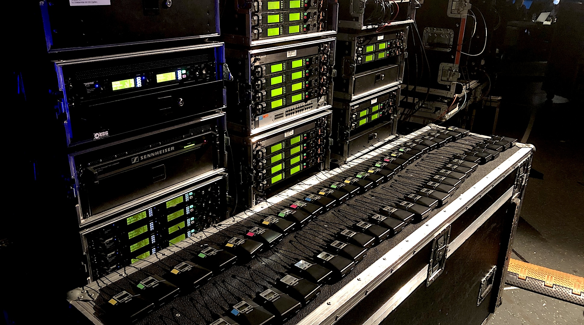 Frequenzmanagement & -monitoring, Rental HF-Technik | Sennheiser, Shure, Motorola, DPA, Neumann | Mikrofon & In-Ear-Monitoring | Konzert, Touring, TV-Broadcast, Film | hdg-wireless | professional wireless management & monitoring
 | Pic:9