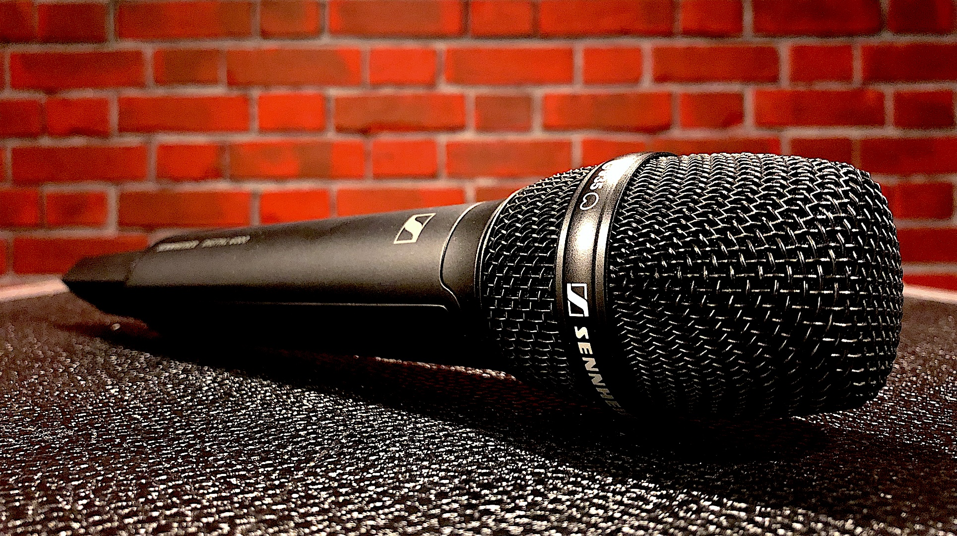 Frequenzmanagement & -monitoring, Rental HF-Technik | Sennheiser, Shure, Motorola, DPA, Neumann | Mikrofon & In-Ear-Monitoring | Konzert, Touring, TV-Broadcast, Film | hdg-wireless | professional wireless management & monitoring
 | Pic:15