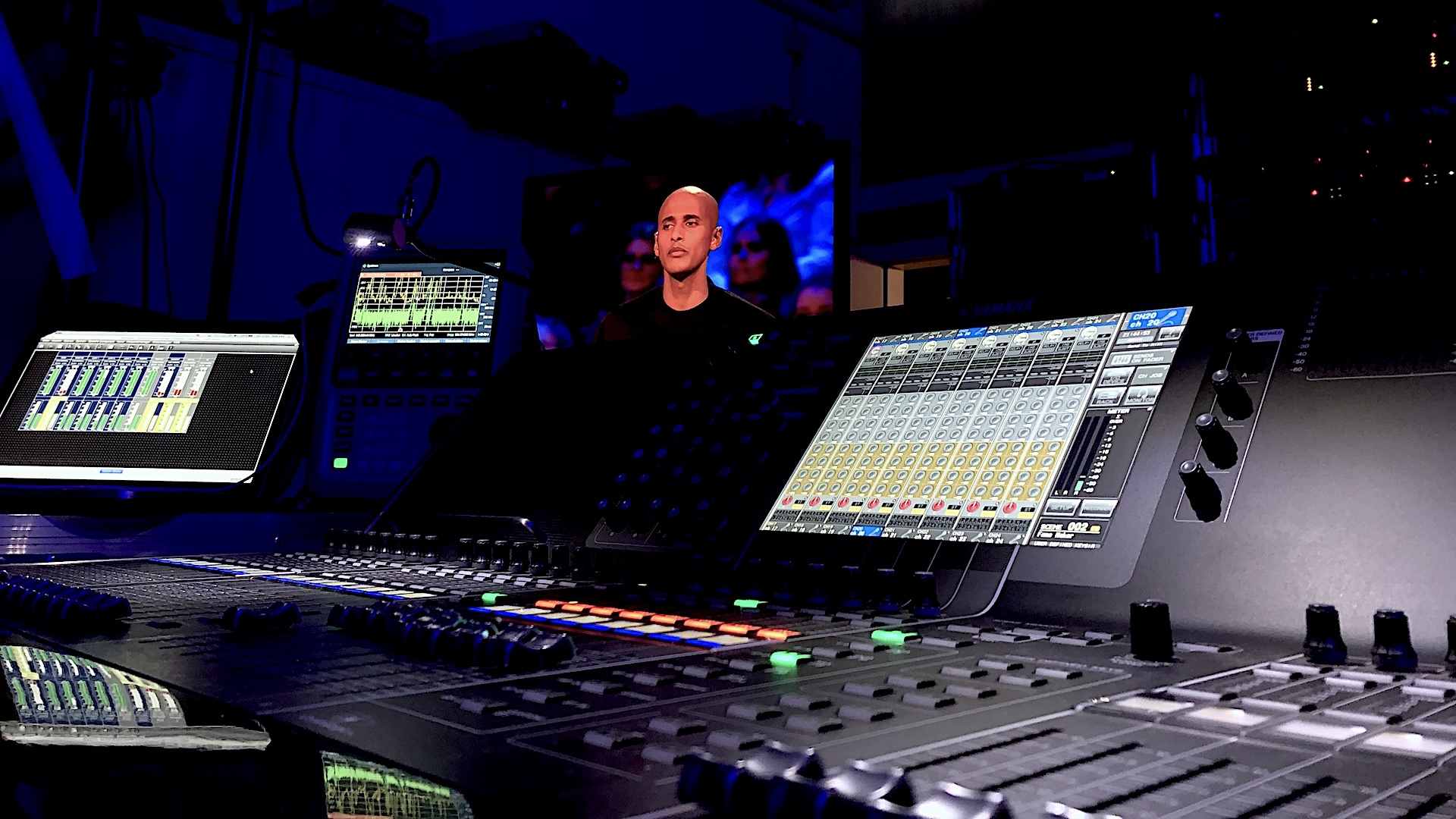 Frequenzmanagement & -monitoring, Rental HF-Technik | Sennheiser, Shure, Motorola, DPA, Neumann | Mikrofon & In-Ear-Monitoring | Konzert, Touring, TV-Broadcast, Film | hdg-wireless | professional wireless management & monitoring
 | Pic:19