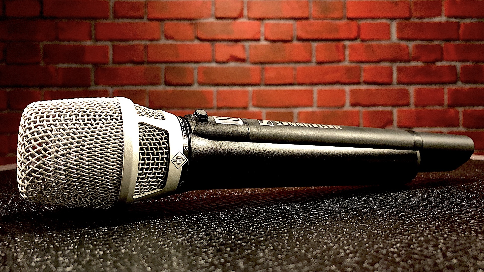 Frequenzmanagement & -monitoring, Rental HF-Technik | Sennheiser, Shure, Motorola, DPA, Neumann | Mikrofon & In-Ear-Monitoring | Konzert, Touring, TV-Broadcast, Film | hdg-wireless | professional wireless management & monitoring
 | Pic:20