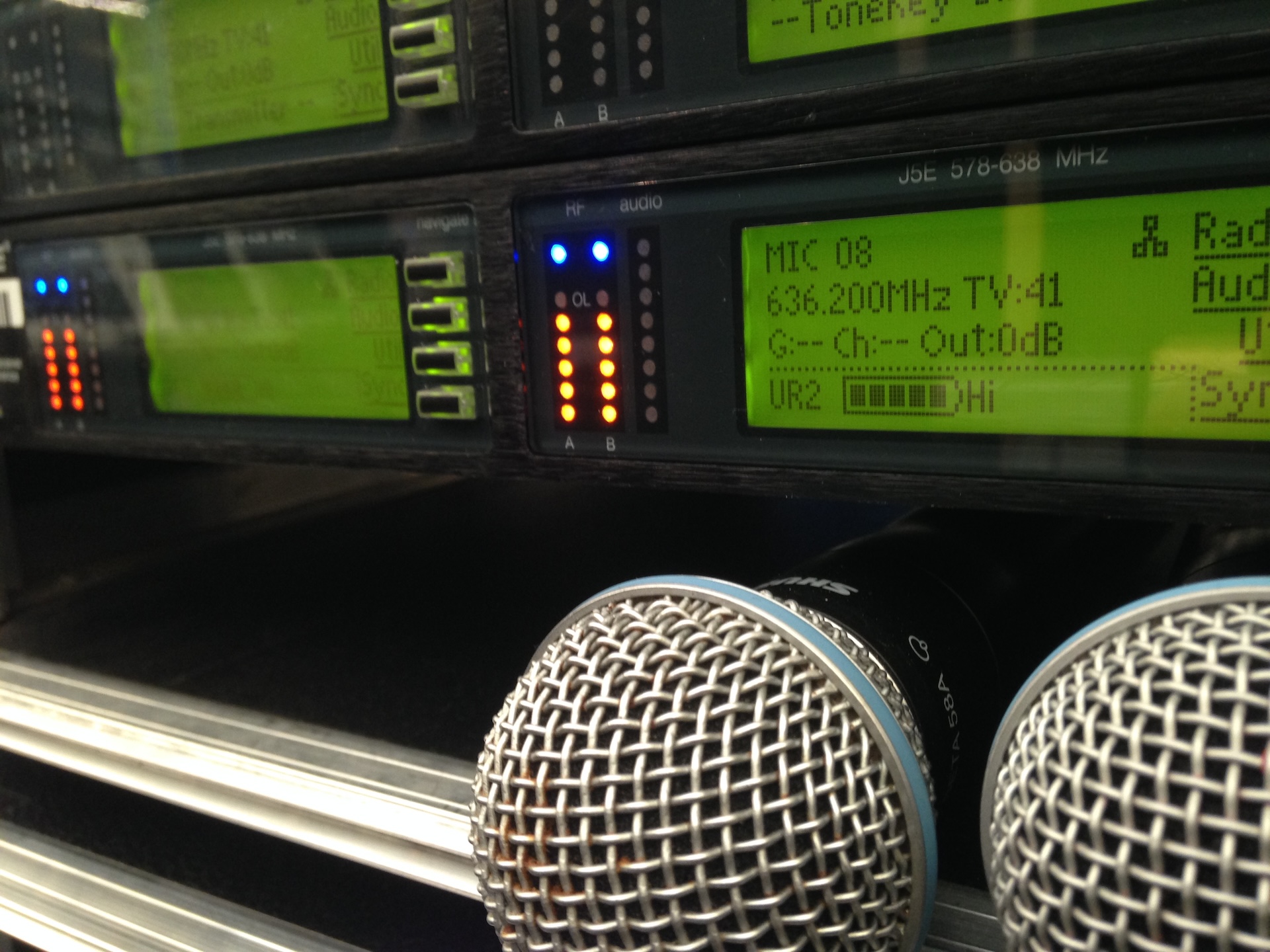 Frequenzmanagement & -monitoring, Rental HF-Technik | Sennheiser, Shure, Motorola, DPA, Neumann | Mikrofon & In-Ear-Monitoring | Konzert, Touring, TV-Broadcast, Film | hdg-wireless | professional wireless management & monitoring
 | Pic:32