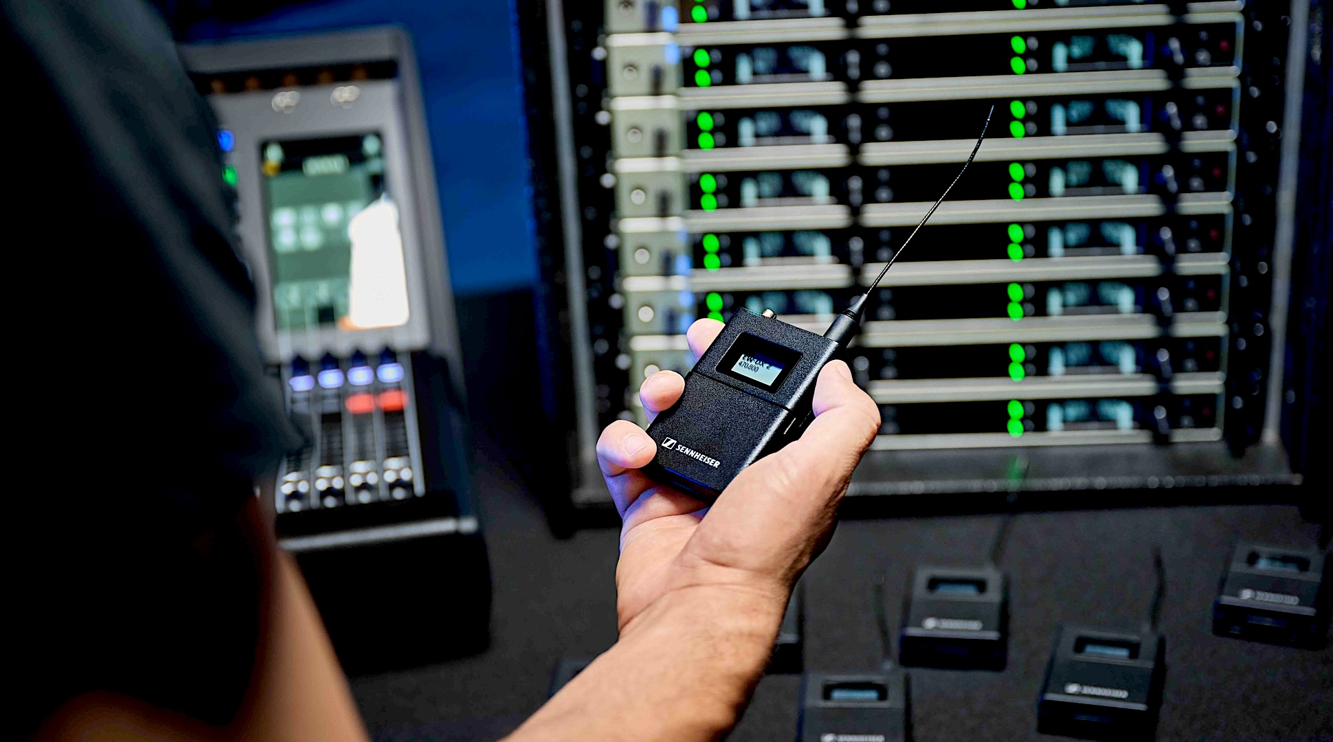 Frequenzmanagement & -monitoring, Rental HF-Technik | Sennheiser, Shure, Motorola, DPA, Neumann | Mikrofon & In-Ear-Monitoring | Konzert, Touring, TV-Broadcast, Film | hdg-wireless | professional wireless management & monitoring
 | Pic:38